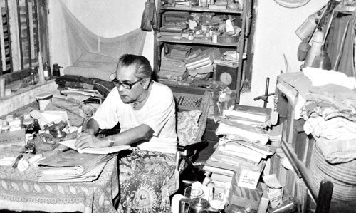 He was born in Kishoreganj. He brought up in a mission by missionaries who lovingly called him after the King - "George". He died in penury. Remembering the King of Rabindrasangeet, Debabrata Biswas, on his birthday.