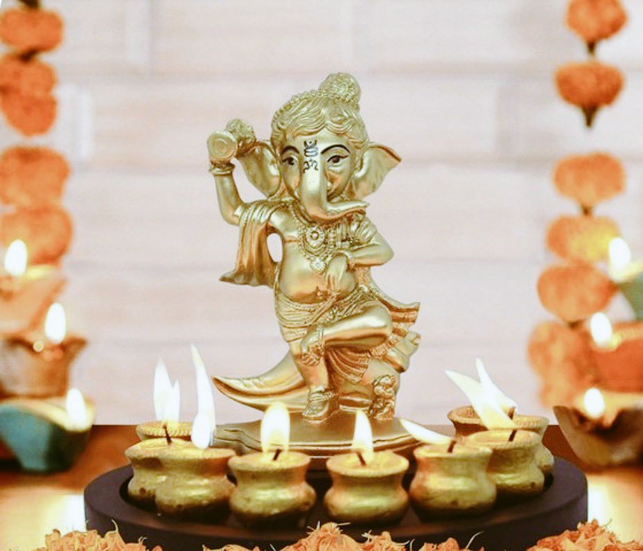 subhalaxminaik3's tweet photo. ⭐BE POSITIVE⭐
         ⭐  SPREAD POSITIVE ⭐
        In every situation of your life .
Wishing all of and those who need a strong prayer. Happy Ganesh chatuthi🕉️
    #HappyGaneshChaturthi
#StayHomeStaySafe https://t.co/E5fbcQL0vO