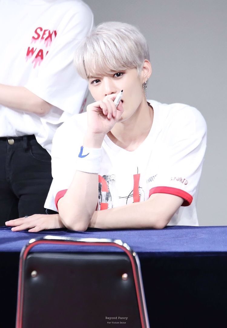 — Lim Sejun with blonde hair; a long thread  #VICTON  #빅톤