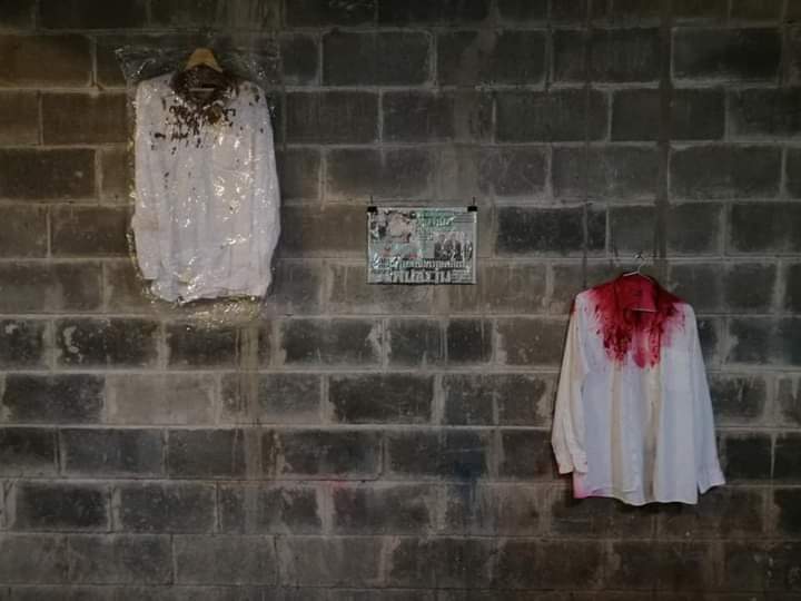 commonners's tweet photo. ชวนดูเสื้อยืดการเมืองเก๋ๆของเราในนิทรรศการศิลปะจัดวางและศิลปะการแสดง #poiser ที่เชียงใหม่ สนใจเข้าชมดูที่นี่ #ถ้าไม่สู้ก็อยู่อย่างทาส #ให้มันจบที่รุ่นเรา https://t.co/A2ydSdhPOd https://t.co/hMJjlnaaVG