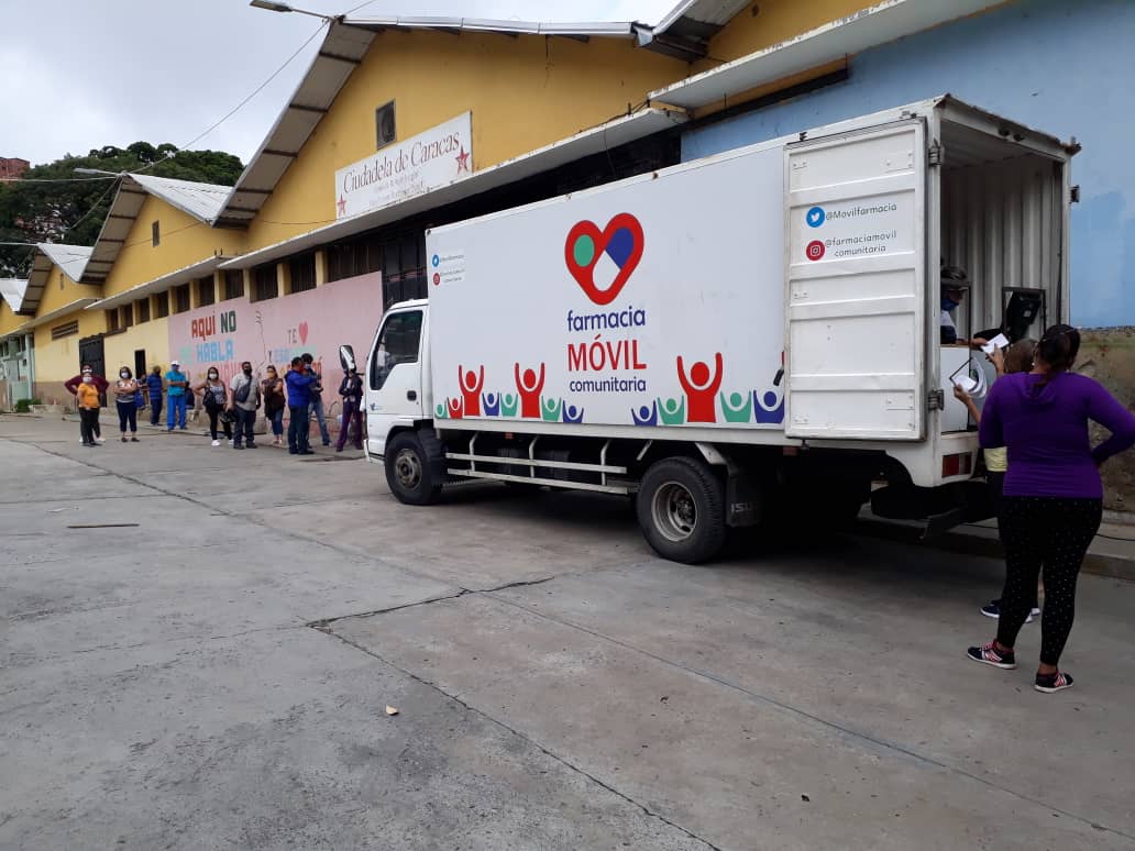 Sgto1Socialista's tweet photo. Gcias al Gob Bolivariano en articulación con #SistemadeFuerzasCaribe del #Eje13 #Catia se beneficia a más de 300 flias con #FarmaciaMóvilComunitaria en Ciudadela Bolivariana Luis Roberto Rodríguez "Niño"
#VenezuelaDignaYAntiimperialista
@ErikaPSUV
@NicolasMaduro
@Eje13SucreCcs https://t.co/J3cvBpy4IK