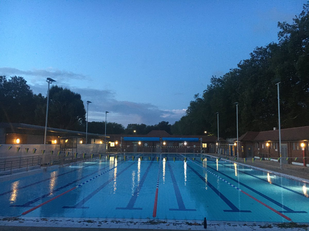 LDNFieldsLido's tweet image. Goooood morning London! Who is having a swim today? #betterneverstops