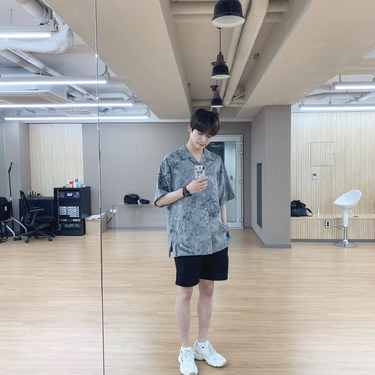 CRAVITY_twt's tweet photo. 러비티!!🥰 우리 드디어 이틀밖에 안남았어요😊 너무 보고싶어요ㅎㅎ😃
#정모 #러비티 #연습중 https://t.co/SWBKVixXoi