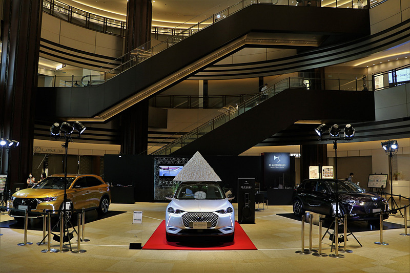 car_watch's tweet image. DS、最新のEV「DS 3 クロスバック E-TENSE」を東京ミッドタウン日比谷に2日間限定で展示中 car.watch.impress.co.jp/docs/news/1272… #DS3 #CROSSBACK #ETENSE #東京ミッドタウン日比谷