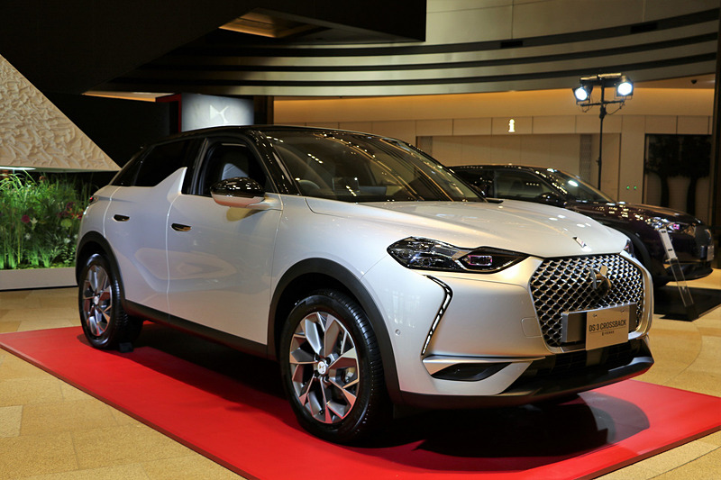 car_watch's tweet image. DS、最新のEV「DS 3 クロスバック E-TENSE」を東京ミッドタウン日比谷に2日間限定で展示中 car.watch.impress.co.jp/docs/news/1272… #DS3 #CROSSBACK #ETENSE #東京ミッドタウン日比谷