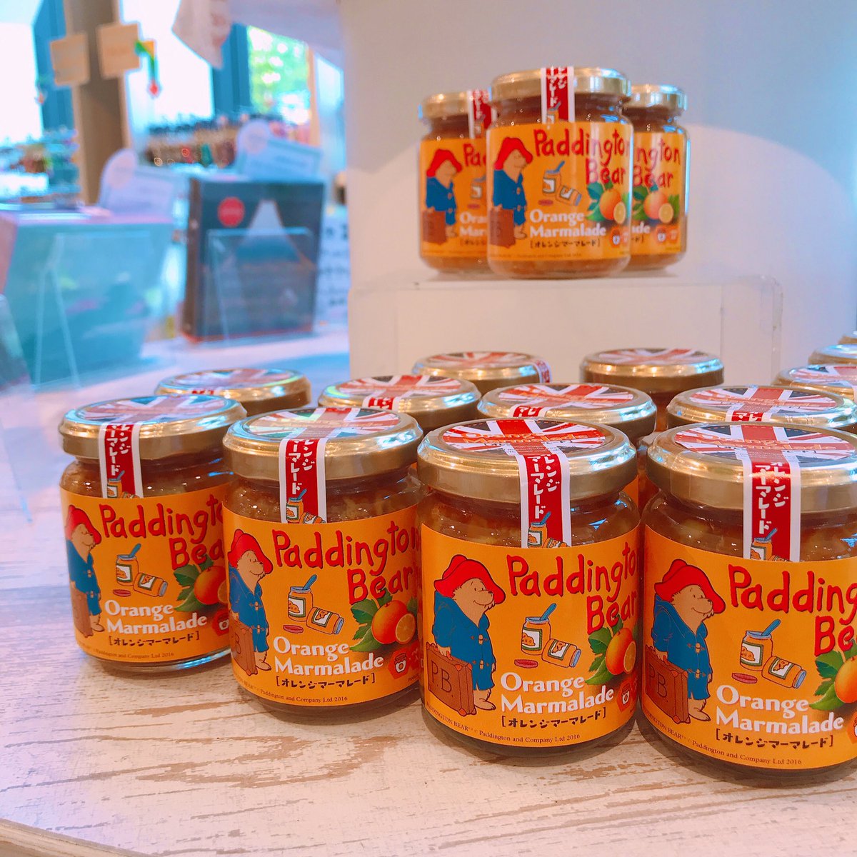 【#お土産】
パディントンTMの大好物🍯
マーマレードジャムはいかが？

ラベルのパディントンが
かわいすぎる🥺💓💓

ヨーグルトに混ぜたり
こんがりトーストにたっぷりのせて
食べるのがオススメ😋🍴

#さがみ湖リゾート
#プレジャーフォレスト
#パディントン