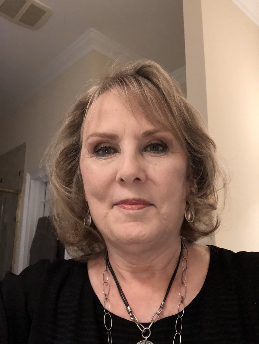 mlangsdorf's tweet photo. Watching Mary Kay Ruby Seminar... so amazing love our Mary Kay Company and all those who inspire us💖 #MaryKaySeminar2020 https://t.co/5PXcrh7hHY