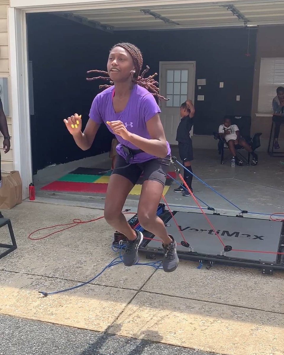 CharlesCtyElite's tweet photo. Kelis always works hard and never disappoints!!
#KelisMilburn
@GwynnParkHS
#LongSprinter💨
#CharlesCountyEliteProduct💙💛 https://t.co/3diUWvKr2i