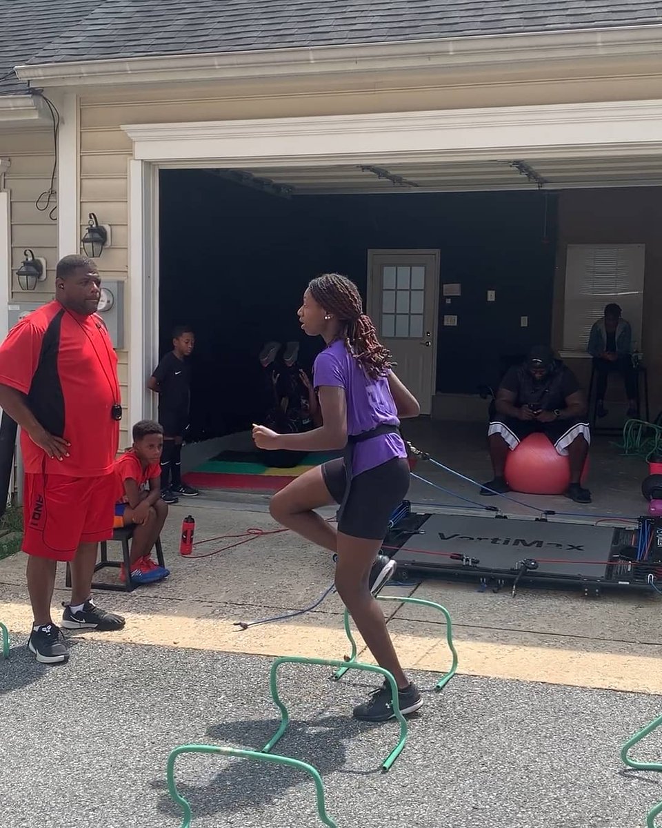 CharlesCtyElite's tweet photo. Kelis always works hard and never disappoints!!
#KelisMilburn
@GwynnParkHS
#LongSprinter💨
#CharlesCountyEliteProduct💙💛 https://t.co/3diUWvKr2i
