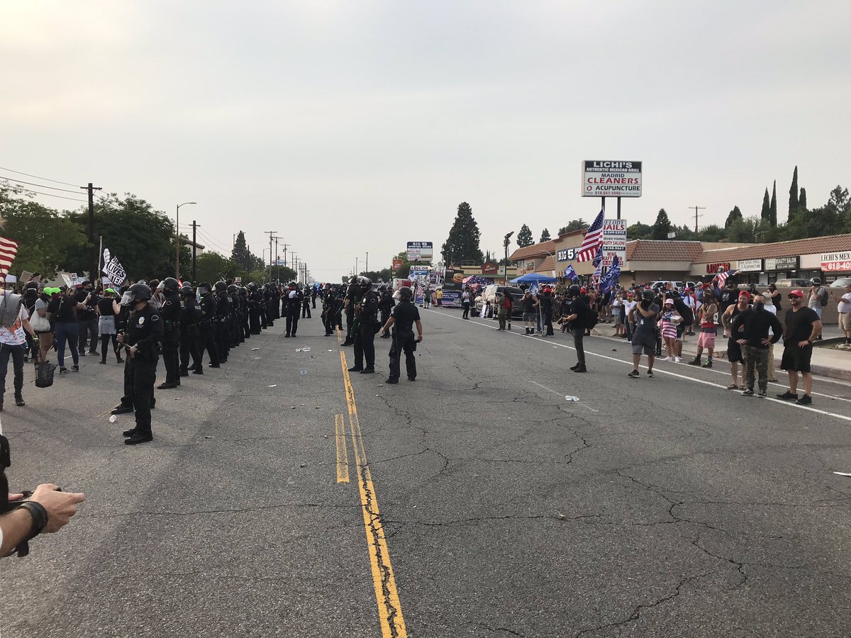 This is incredible to see. LAPD is literally policing *only* the BLM side