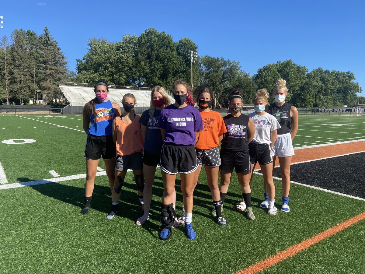 3days til game day!!