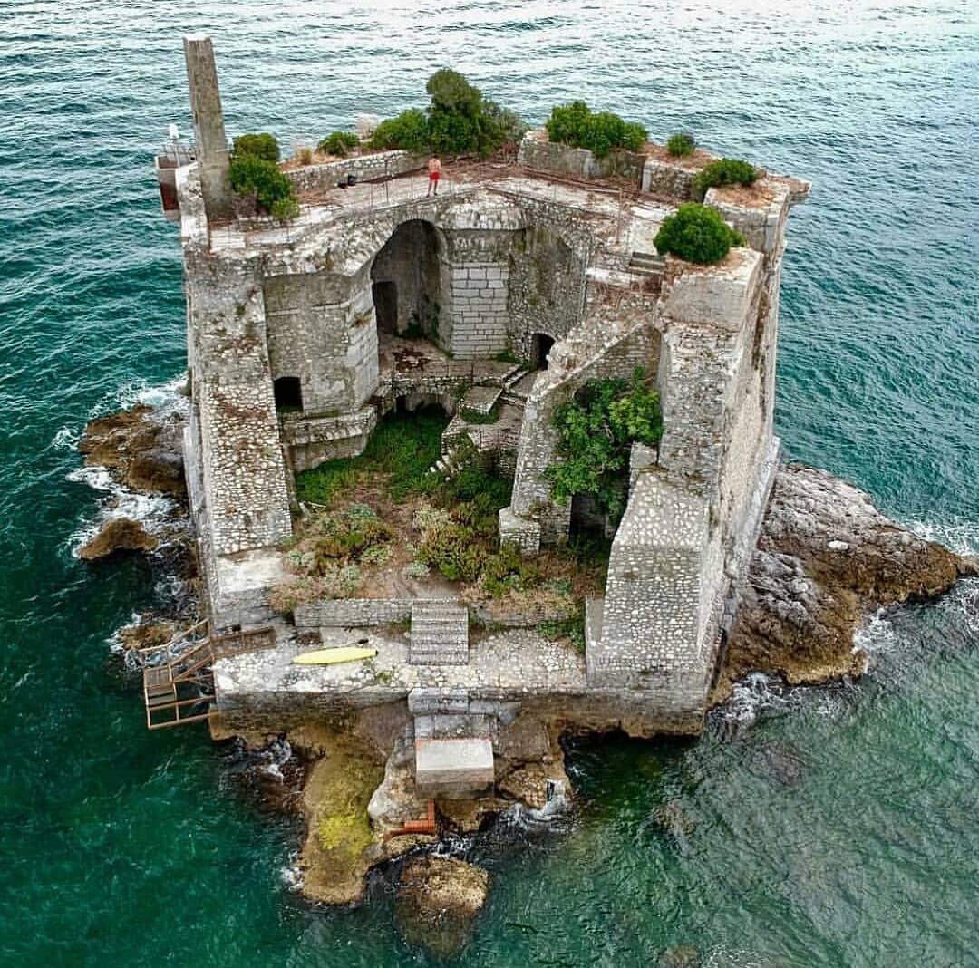 Small Island Castle 100 miles off shore. No electricity or internet. Just shelter, bedding, books, paper, pen and enough food & water for 30 days. (ur entire stay would be live streamed to world) If you last 30 days you get $40,000. Could you do it?