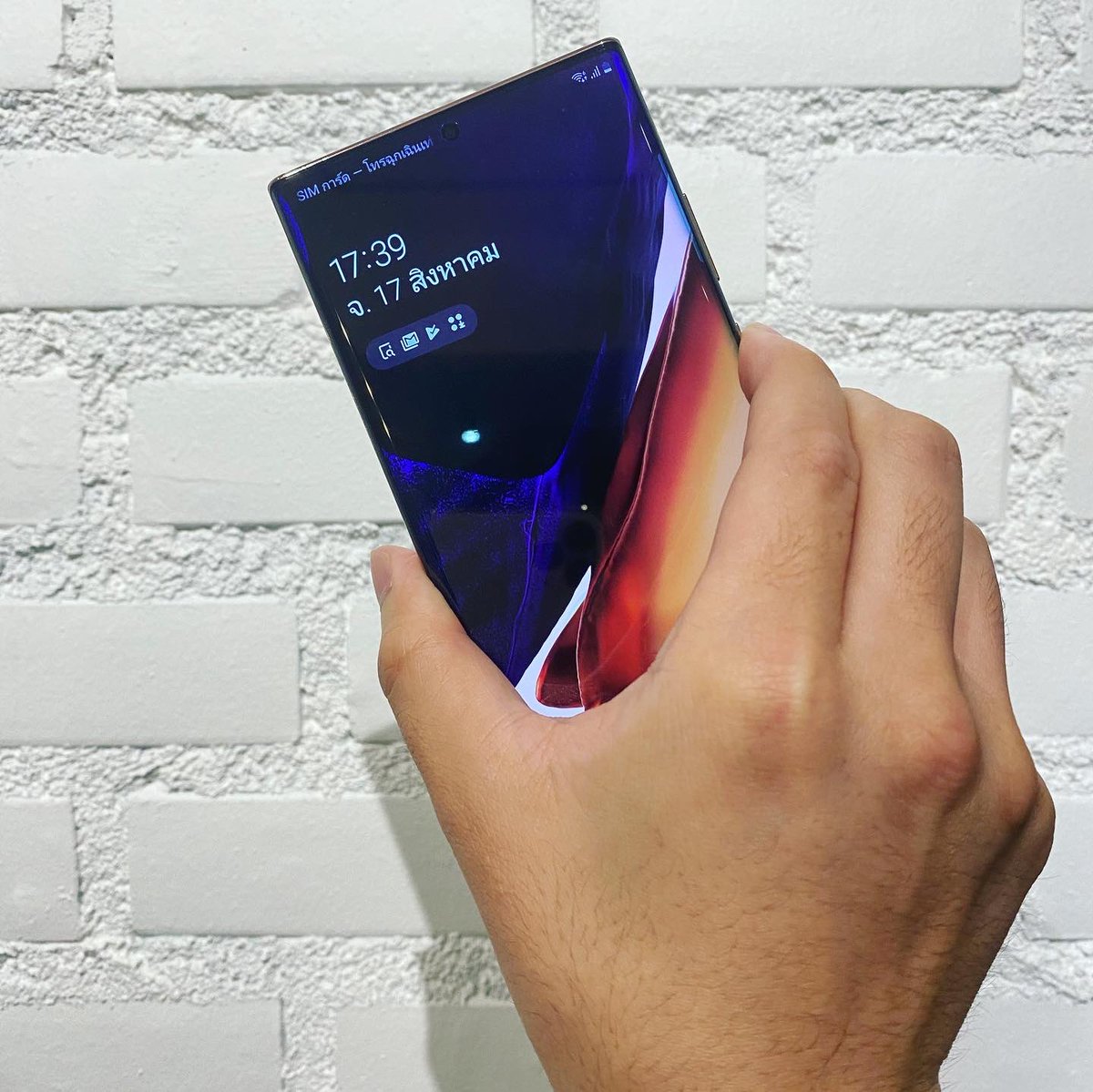 arteereview's tweet image. เดี๋ยวนี้ รุ่นพรีเมี่ยมทำจะกระจกด้านกันเยอะเลย  

อันนี้ของจริงจะออกโทนชมพูกว่าในรูป ค่อนข้างเยอะนะฮะ  ตี๋โอแนะนำให้ไปดูตัวจริงที่ Shop ก่อนซื้อเด้อนะคร้าบ 
#note20ultra5g 
#Samsung #samsungnote20ultra #galaxynote20