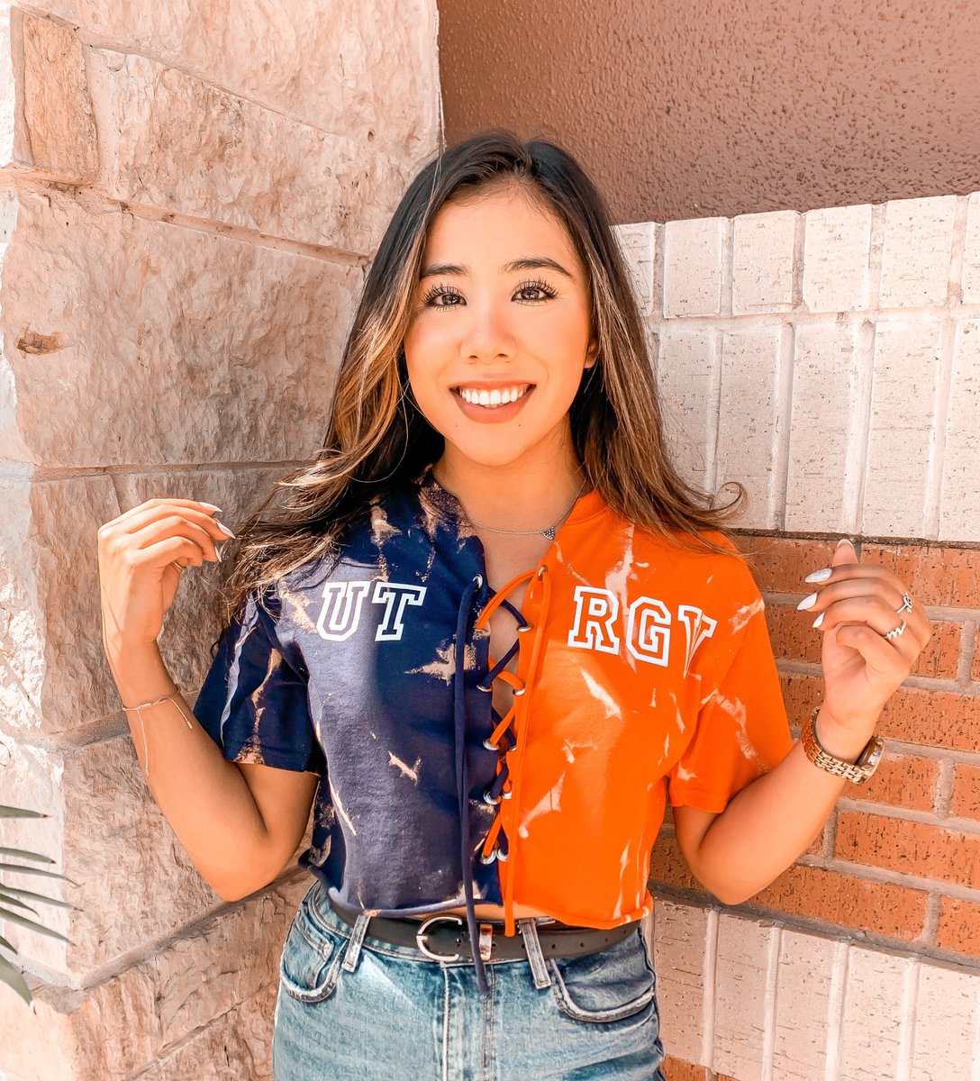 lupitaamtzzz's tweet photo. Custom school shirts now available on my Instagram shop @2_timee 🥰 
I would greatly appreciate if y’all helped me reach more people by retweeting 🥺👉🏼👈🏼 #smallbusines #RGV https://t.co/0RVXkvDQtW