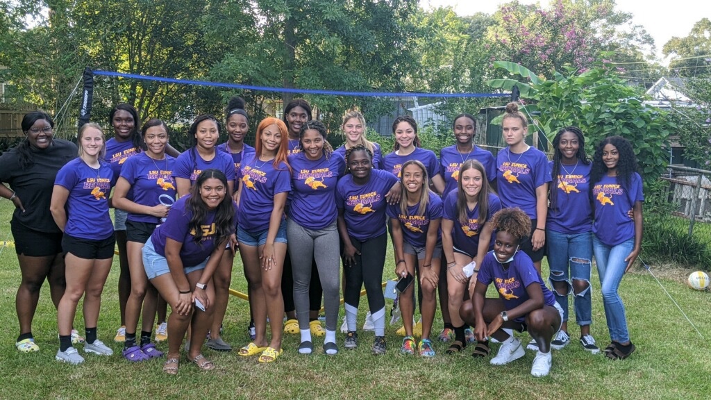 LSUEBengalsWBB's tweet photo. Team @_neneeeee won today’s Olympic Challenge handily by 30!! Coming in 2nd was a team composed of two sophomores as well @kfaith23, @Jacklyn63979501   and @ceaser_summer!! Third place goes to @graytness_4, Jayla, @RavynMiguez, @TahjeaSmith13, and @brooklynnadinee! #LSUExcellence https://t.co/56fn0aSKWU