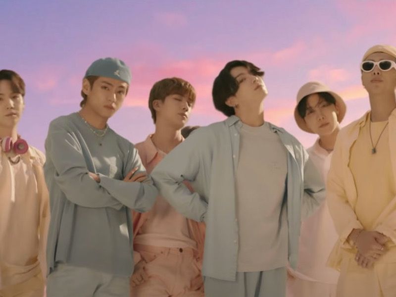 glittermagazine's tweet photo. .@BTS_twt Makes YouTube History With New Music Video ‘Dynamite’ https://t.co/gzlMEfuNnr #BTS #BTSDynamite #BTS_Dynamite https://t.co/XgJKjPW68F