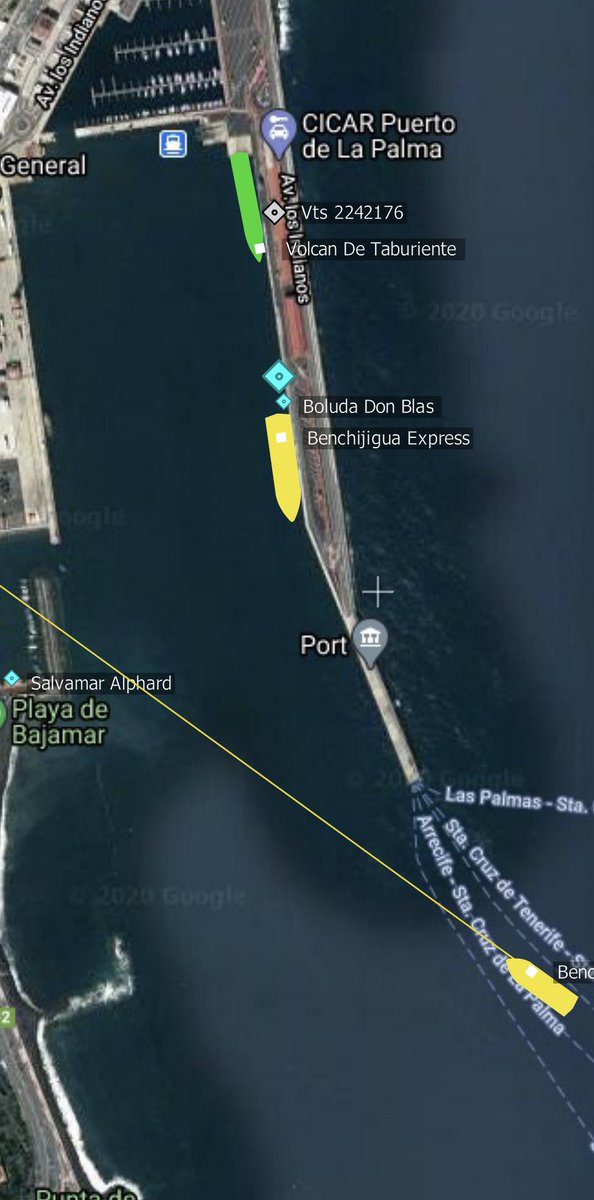 victoritito's tweet photo. #BencomoExpress de @FOexpress iniciando maniobra de atraque en el Puerto de Santa Cruz de #LaPalma con operarios de la #UME para el #IFGarafía #IFLaPalma https://t.co/oBgPlMavzr