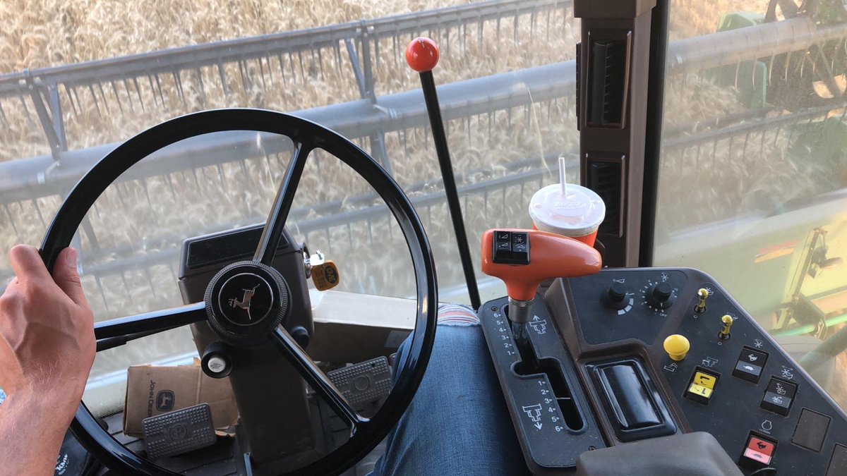 DtotheIzzoAcres's tweet photo. My buddy is driving the x9 right now.  Says they ordered it with the retro cab option. #deere #innovaters https://t.co/pEDklY0cWz