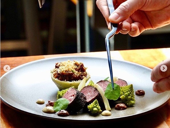RAKtablewareUSA's tweet photo. Amazing #cuisine deserves excellent #tableware. That's why #chefs choose @RAKtablewareUSA !๐
#MakeSureItsRAK #cheflife #chef #chefstalk #chefsplating #inspiration #restaurant #gourmet #usarestaurants #SupporLlocal #lifestyle #luxury #instafood #friday https://t.co/JiHctIw5Nz