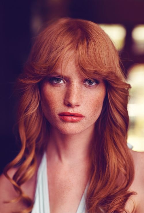 70s sleek straight hair will never go out of style plus fringe bangs are gorgeous  more 70s short hairstyles on Pinterest