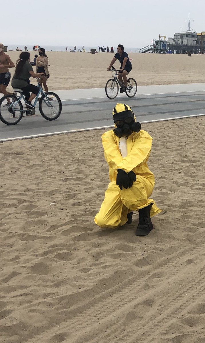 craymusic's tweet photo. Enjoying a nice ice cream at the beach today. 🔜🔜🔜🔜bad summer 🎶🎵 https://t.co/ctsMWqM5LB
