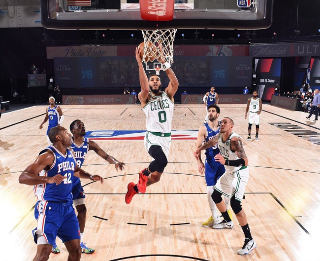 3-0奪賽點！Walker砍24+8，Embiid再空砍30+13，綠軍險勝76人！（影）-黑特籃球-NBA新聞影音圖片分享社區