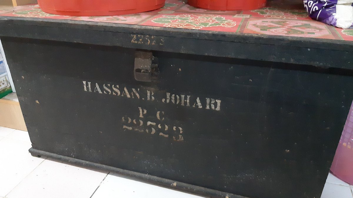Huda Mahmud Ar Twitter Balik Mersing Ni Boleh Tengok Kenangan Yg Ditinggalkan Oleh Arwah Atuk Nenek Semua Barang Dipelihara Dengan Baik Antaranya Tong Masa Arwah Atuk Kerja Sebagai Polis Pernah