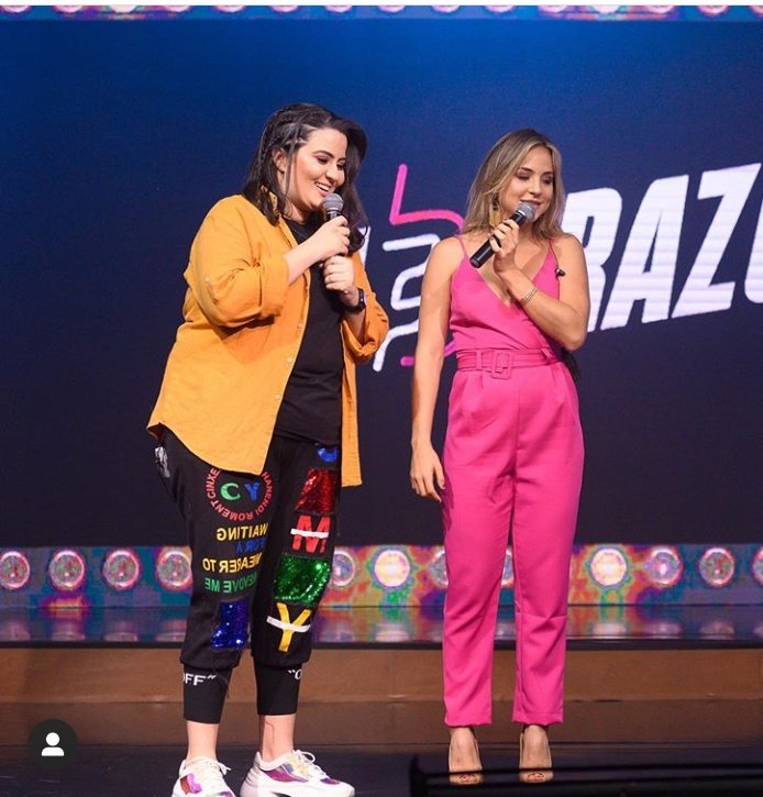 FDagabi4's tweet photo. @frazobia Parabens pela composiçao de "Pisa menos" juntamente com @GabiMartinsOF , com certeza será mais um hino pra coleção. https://t.co/XePKl5jZQu