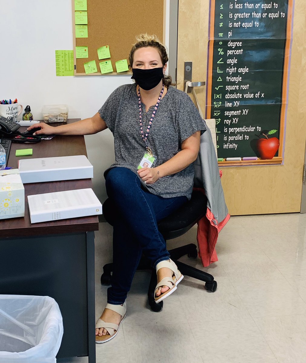 mrs_noffsinger's tweet photo. I forgot to post my 1st day of school pictures, so here’s the 2nd day! ❣️#TCSAtHome #VirtualLearning #4thGrade #NewbieTeacher #1stYear #StickyNotesGalore @TCSBoardofEd @oakdaleelement https://t.co/v8iKiw49pk