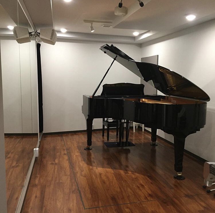 PianoStudioNOAH's tweet photo. 【#調律情報】
下北沢店 2Bst #YAMAHA #C5L の調律が完了致しました！
10帖と広めのお部屋で、アンサンブルの練習などにもオススメです！ぜひご利用ください！

TEL:03-5738-0212
HP:https://t.co/Hbti7sHJZg 

#piano #pianostudionoah #グランドピアノ #ピアノレッスン #練習室 #下北沢 #studionoah https://t.co/jqQ7El5nLq