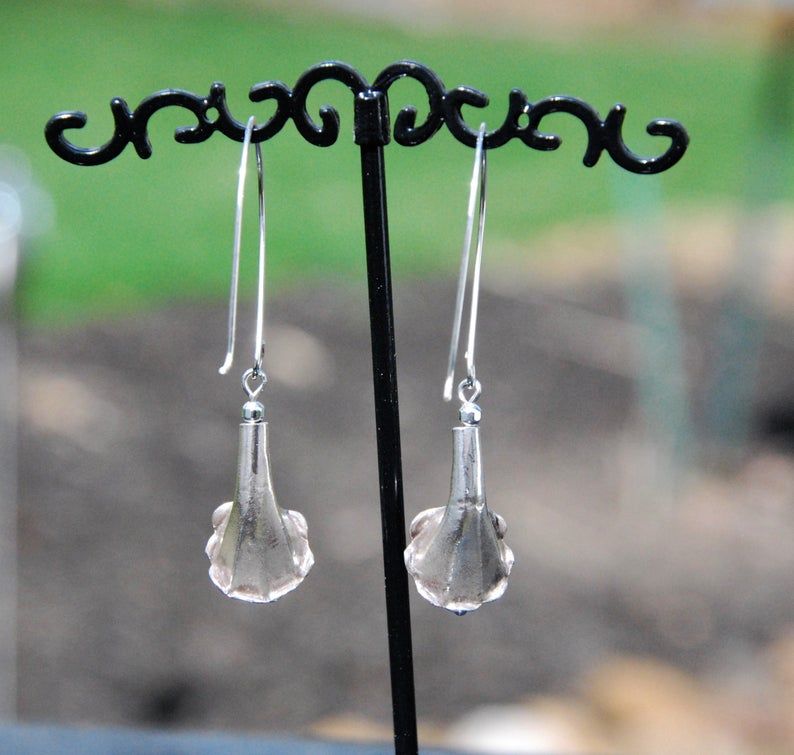 KarmaKittyJewel's tweet photo. #Larimarearrings #Lilyearrings #callalilyearrings #sterlingearrings #silverlilies #larimarflowers https://t.co/O6mUPRH5gd @Etsy #freeshipping #larimarearrings #etsylarimar #bohochic #funky #etsysummer #summer #summergift #summer2020 #summershopping #summer2020 #summer https://t.co/Y63cTumkac