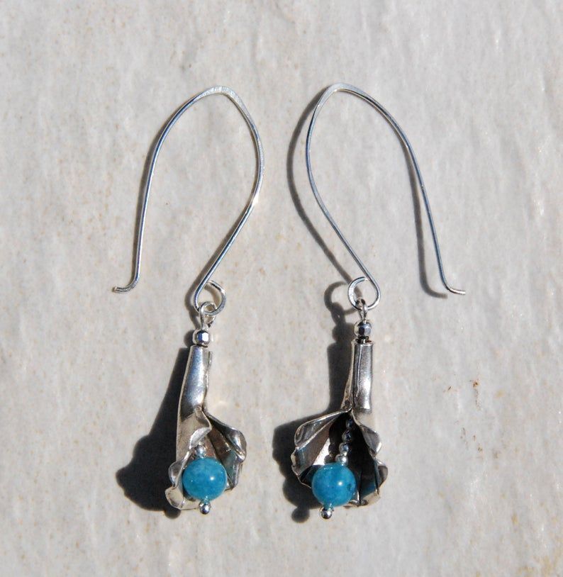 KarmaKittyJewel's tweet photo. #Larimarearrings #Lilyearrings #callalilyearrings #sterlingearrings #silverlilies #larimarflowers https://t.co/O6mUPRH5gd @Etsy #freeshipping #larimarearrings #etsylarimar #bohochic #funky #etsysummer #summer #summergift #summer2020 #summershopping #summer2020 #summer https://t.co/Y63cTumkac