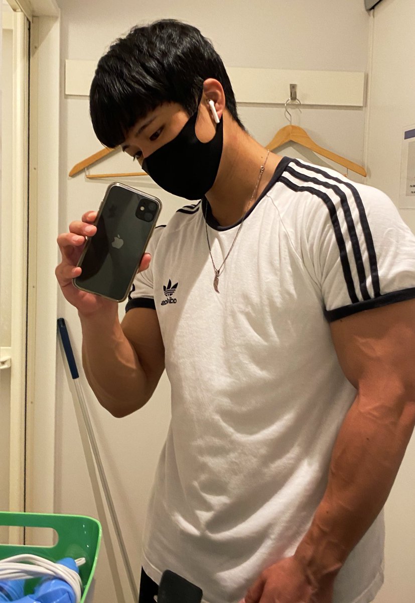 تويتر なーすけ 筋トレ على تويتر 弟にあげた服を久しぶりに着たらパツパツになってた T Co Fov2qhhjgn