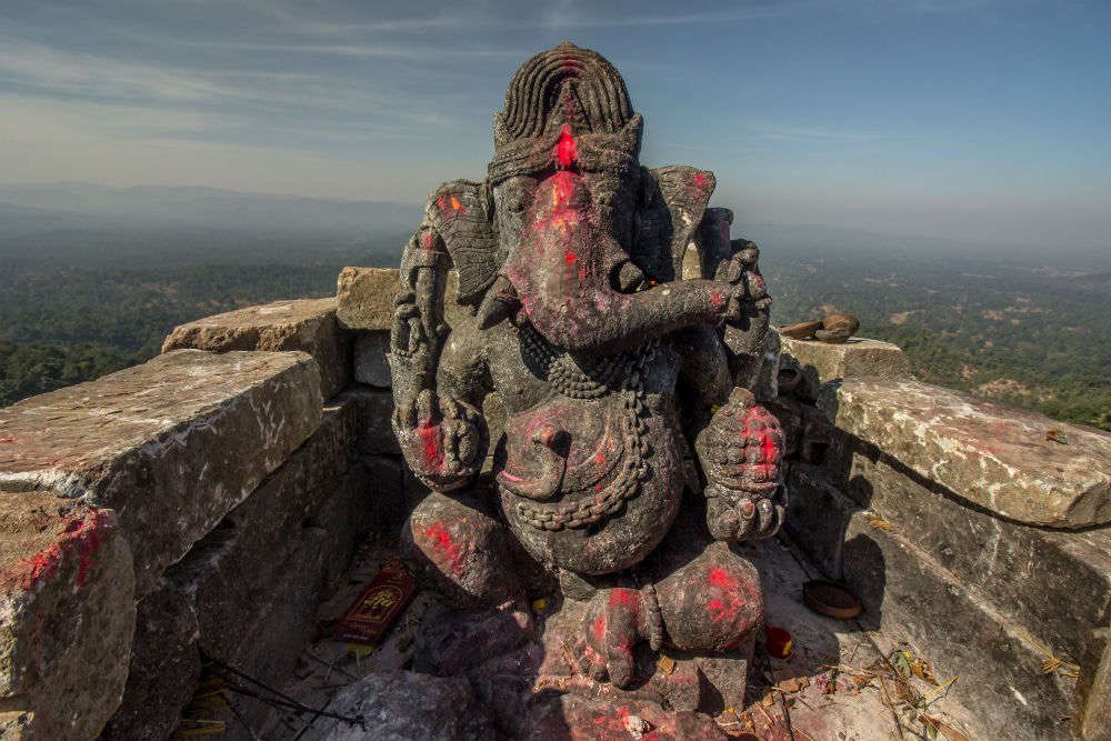 India and Hindus around the world are waking up to one of their holiest festivals today - Ganesh Chaturthi. On this auspicious occasion, I am sharing a picture of this 1,000+ year old moorti of Dholkal Ganesh of Dantewada.