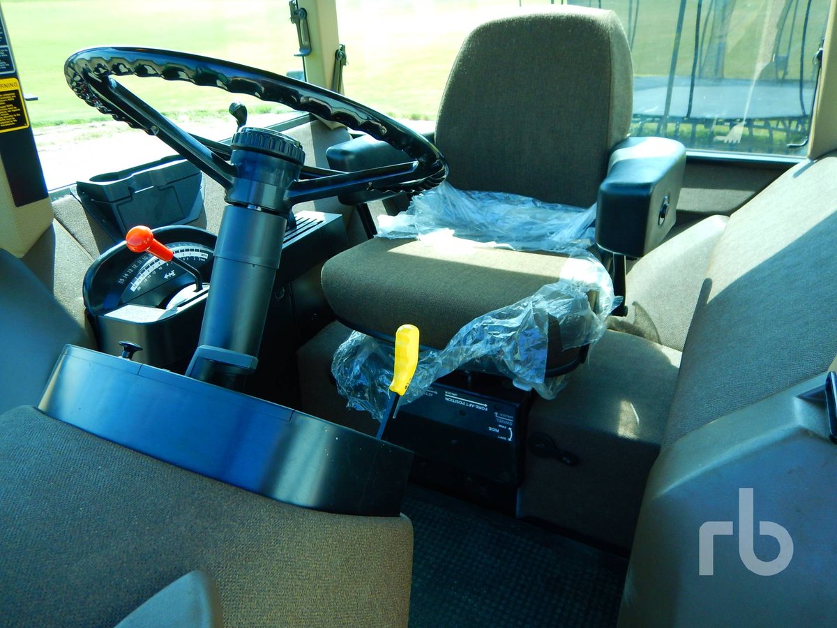 Holy cow...1992 JD 4760 w/ 3.6 actual hours and 1988 JD 4450 2WD w/ 256 actual hours for sale on Saskatchewan auction Oct. 28. Story + ton more pics here: discuss.machinerypete.com/t/jd-4760-with…

<a href="/RitchieBros/">Ritchie Bros.</a> @RitchieBrosAg