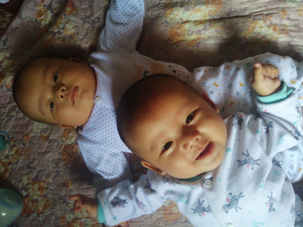 amrdrwsh's tweet photo. kesayangan mama &amp; ayah.
#twinboy
#4bulan https://t.co/wOpKy3JQCy