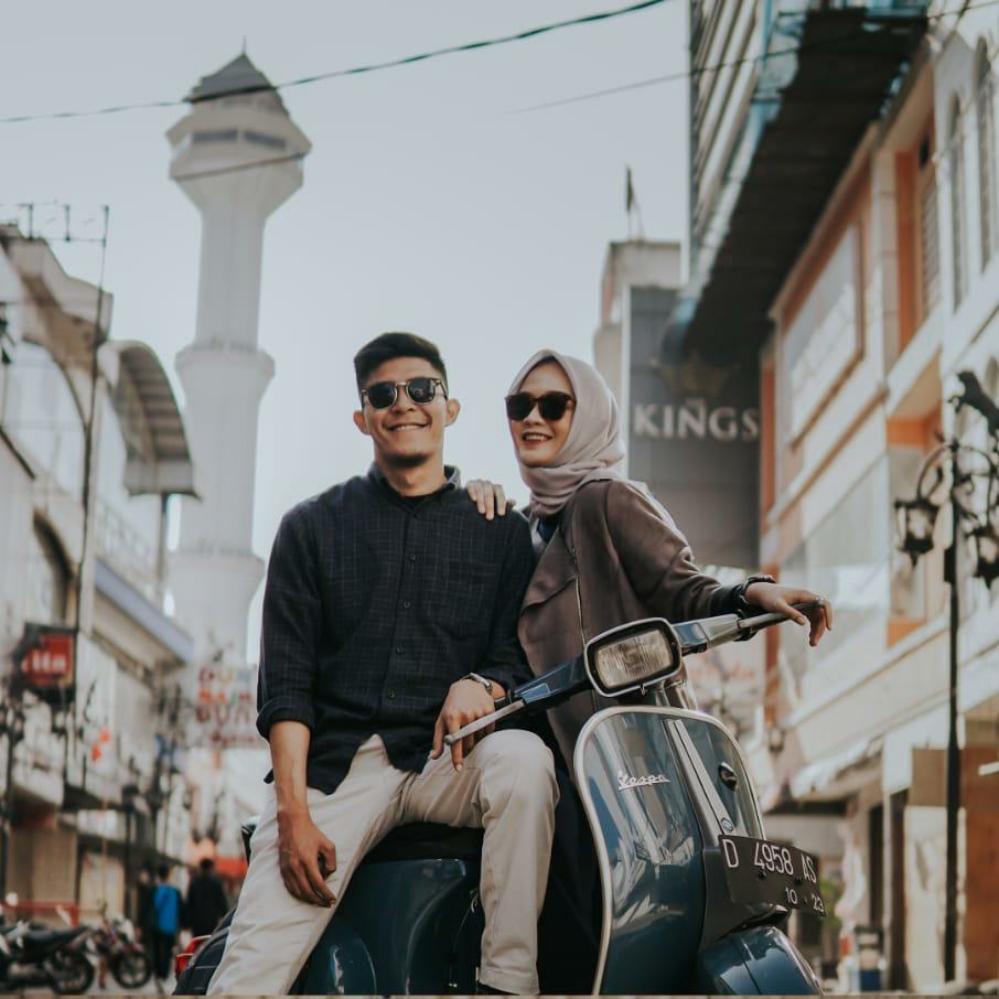 Naik vespa keliling kotaaaaaaaaaaaaaaaa