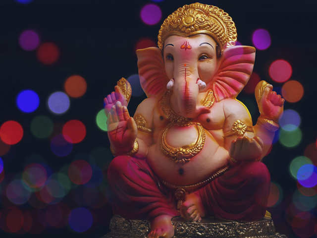 y_avi9's tweet photo. Happy Ganesh Chaturthi !!🥳
May the blessings of Shree Ganesha be with you and your family forever!
गणपति बप्पा मोरिया 🙏🙏
#GaneshaChaturthi 
#ganeshafestival https://t.co/FmWhJ6dOAq