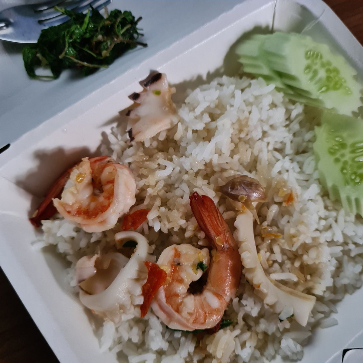 Storiesaha's tweet photo. คนมันเดือดร้อนกันขนาดไหนมึงก็ดูสินี่คือร้านใกล้บ้านกินประจำเมื่อก่อนซื��อกินคือได้เยอะมากกกก แล้วมึงดูตอนนี้สิมันคืออะไร เมื่อก่อนแถวบ้านมีรถขายโจ๊กทุกวันศุกร์จะให้คนท้องและคนไร้บ้านกินฟรี ตอนนี้เขาเอาป้ายออกแล้วเพราะขายของไม่ดี กูเศร้า  #เรือดําน้ํา #ถ้าไม่สู้ก็อยู่อย่างทาส https://t.co/c8bNa2ExiY