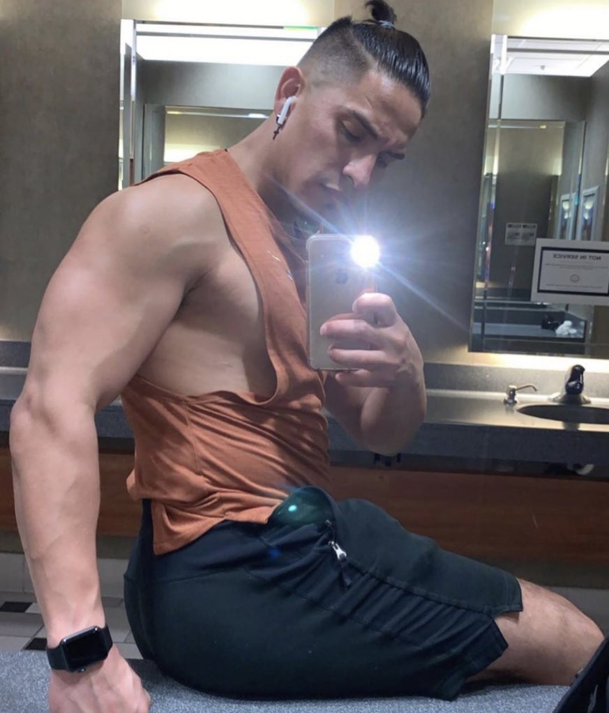 Who want a taste? 🍑😘