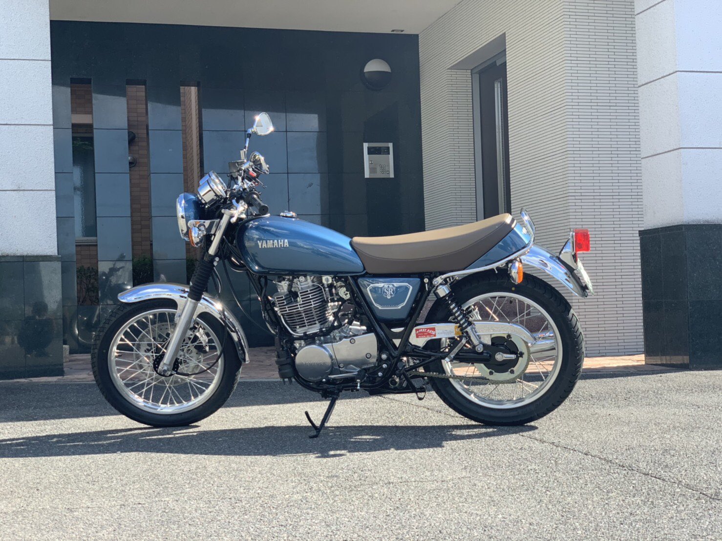 Ryo Sr400 8 11 初の中型バイク Sr400 納車しました メタリックブルーが最高にかっこいい Sr400 Sr Yamaha バイク好きと繋がりたい T Co X3lxoydfmn Twitter