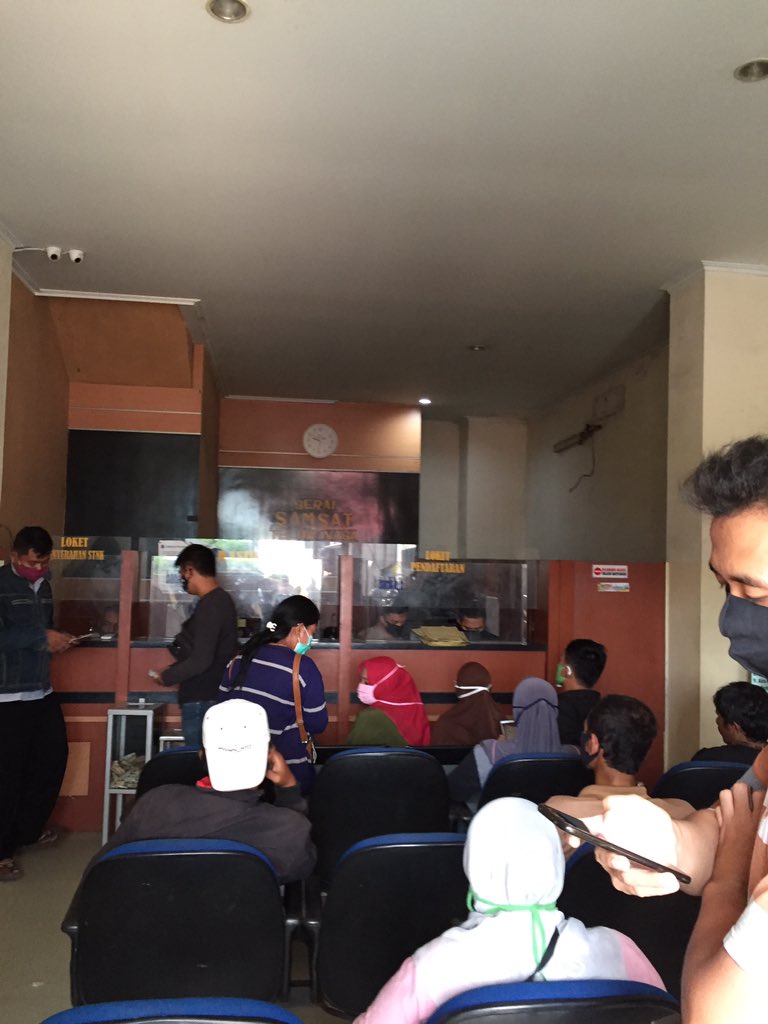 tamikaneshiro's tweet photo. Mau bayar pajak kendaraan TAHUNAN, ditolak samsat teluk naga karena tidak membawa BPKB.

@DivHumas_Polri @HumasTangerang @klinikhukum @DitjenPajakRI @kring_pajak #pajakkitauntukkita #kawanpajak https://t.co/sS7dAdLmzy