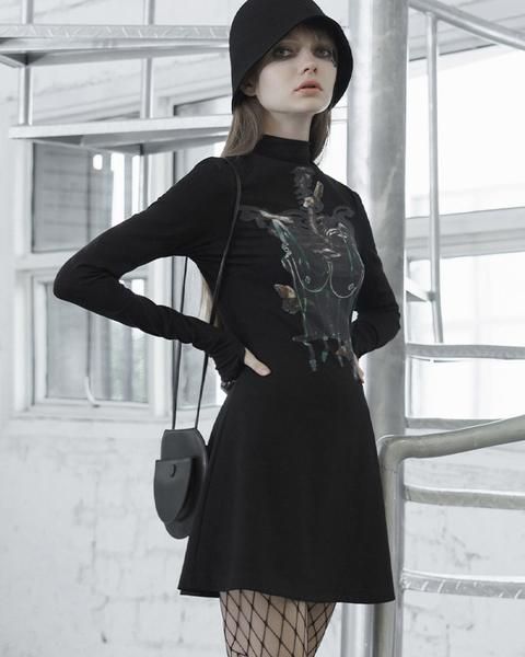 Manusmachina 人体奇形骨格ワンピース T Co Rtc56lhlls 透視された人体奇形骨格がデザインされたワンピース 蝶の要素を合わせた幻想的なアイテム 奇怪なデザインも神秘的な印象に ショート丈のワンピースは程よくガーリーな雰囲気を纏っています Manusmachina 人体奇形骨格ワンピース T Co Rtc56lhlls 透視された人体奇形骨格がデザインされたワンピース 蝶の要素を合わせた幻想的なアイテム 奇怪なデザインも神秘的な印象に ショート丈のワンピースは程よくガーリーな雰囲気を纏っています