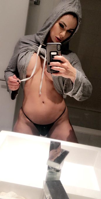 3 pic. Feliz noche de viernes para todos, paso a dejarles este rico regalito, espero lo disfruten mucho<a href="/tag/covid19"class="tags"><span>#covid19</span></a><a href="/tag/yomequedoencasa"class="tags"><span>#yomequedoencasa</span></a><a href="/tag/cuarentena"class="tags"><span>#cuarentena</span></a>