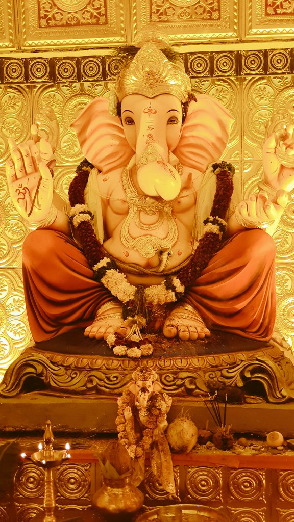 GAURAVUBALE555's tweet photo. आजपासून सुरु होत असलेल्या गणेशोत्सवाच्या तुम्हाला व तुमच्या कुटुंबियांना मन:पूर्वक शुभेच्छा!विघ्नहर्ता श्री मंगल मुर्तीतुमच्या सगळ्या चिंता, दु :ख, कोरोना संकटं, प्रापंचिक विवंचना दूर करो आणि तुम्हाला अधिकाधिक आनंद देवो.हा  गणेशोत्सव तुम्हाला सुफळ-संपन्न होवो 
गणपती बाप्पा मोरया https://t.co/YhVmJB9dBM