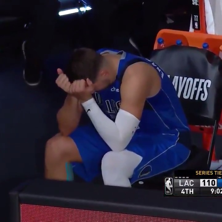 [其他] Luka Doncic 腳踝嚴重翻船扭傷　退出比賽