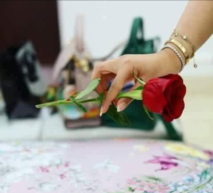 roo7alsaraya's tweet photo. @reem_50050 @HrnLyd37ggJHhls 🙏كللللللللللللل الخير بحظورك العطر #Reeeem🌸 https://t.co/6XoDV7HRud