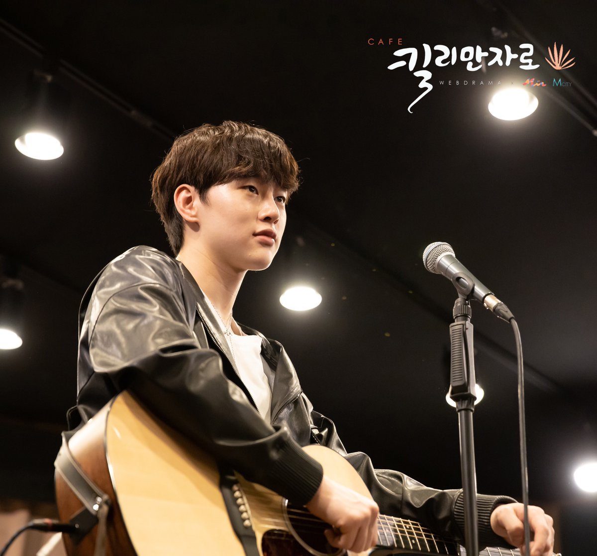 VIINIHBofficial's tweet photo. #VIINI (권현빈)의 자작곡 #Cafe킬리만자로 #OST Part 2 #일출(日出) #Leopard (레오파드) 오늘 저녁 6시 공개 ! 많은 관심과 사랑 부탁드립니다.🎧

#권현빈 #KwonHyunBin #카페킬리만자로 #웹드라마 #YG https://t.co/8ZAs6QP54v