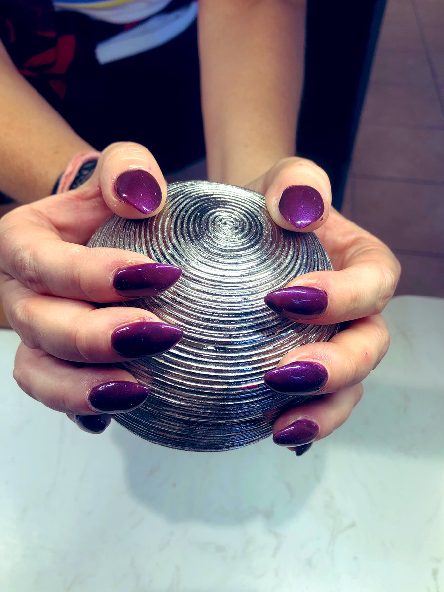 Ispeakantique's tweet photo. Loooooving this new color 😍✨🔮💅💜💜 https://t.co/Jf4qIpsmaO