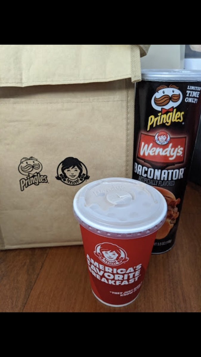 meilou9's tweet image. a frosty and Pringles!   Thanks!  @gofooji 
@Wendys
@Pringles
 #DippableBaconator